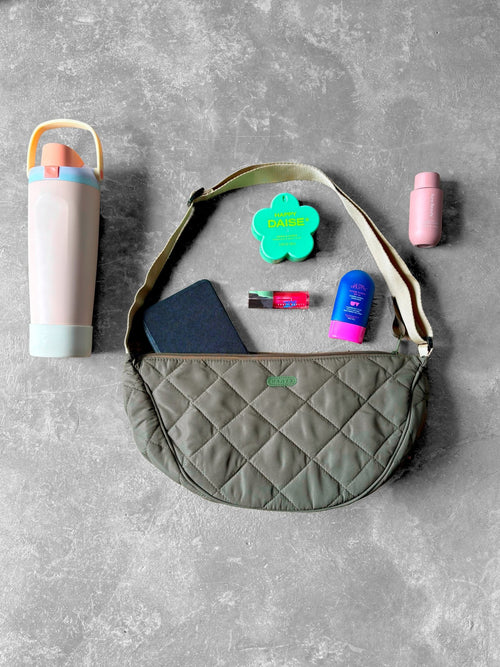 NUEVA: Banana Bag Mundo Verde Oscura